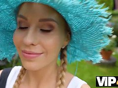 Lucky Bee gets cuckolded by a thief & fucked in hot outdoor POV action