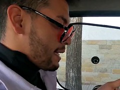 Argentine hunk seduces his hot straight taxi driver with his blowjob skills - DickRides