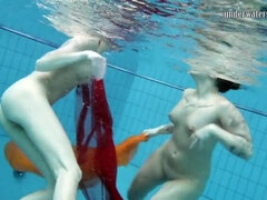 Sara Bombina and Gazel Podvodkova underwatershow beauties