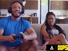 Big Tits Ebony Babe FUCKS PIZZA GUY While BF Is Gaming! - Isiah maxwell