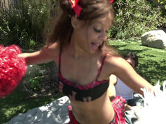 Cheerleader Verta banging her stepfather in the front yard