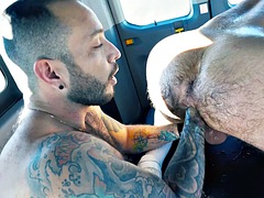 Amatør, Røvslikning, Pik sutte, Knytnæve, Homoseksuel, Handsker, Piercing, Tatovering