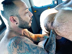 Gaydaddy fisted and fisted in van by tattooed boyfriend