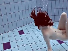 Underwater slut Roxalana Cheh naked