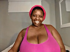 Stor svart kvinne, Store pupper, Brunette, Lubben, Samling, Sexy undertøy, Milf, Alene