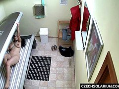 Braunhaarige, Tschechisch, Hd, Masturbation, Öffentlich, Muschi, Rasiert, Solarium