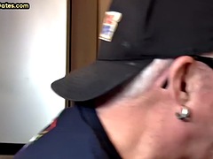 Leie, Grosser schwanz, Blasen, Schwul, Handjob, Reif, Pov, Ablutschen