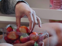 항문핥기, 침실, 핑거링, 음식, 키스, 부엌, 레즈비언, 자연의 가슴