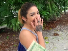 Amateur, Culo, Mamada, Morena, Coche, Pajear, Al aire libre, Tatuaje