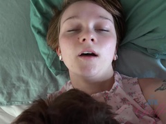 Creampie, Fotjobb, Flickvän, Kysser, Olja, Pov, Sover, Våt