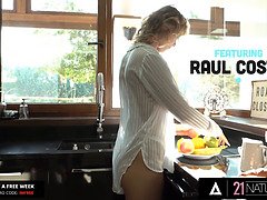Natural Beauty Eyla Moore Starts Her Day With Lustful Fucking