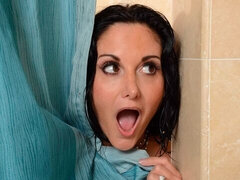 Leie, Bad, Grosser schwanz, Grosse titten, Hundestellung, Milf, Dusche, Tätowierung