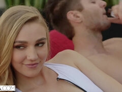 Kendra Sunderland Cheats On Her BF On Vacation