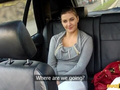 Stora tuttar, Avsugning, Bil, Fingering, Handjobb, Utomhus, Pov, Tuttar