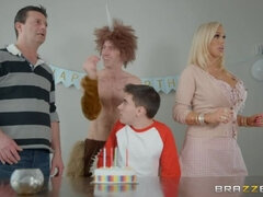 Stellung 69, Arsch, Grosse titten, Blondine, Spermaladung, Würgen, Küche, Muschi