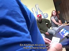 Brünette Saugt Schwanz & Gives Muschi a BJ for Bargeld for Free