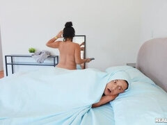 Bella grossa formosa, Camera da letto, Culo grosso, Da dietro, Facciale, Latina, Masturbazione, Rasata