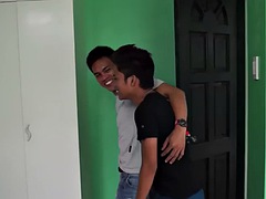 Asian twink amateur fucked bareback at home by his classmate