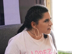 Gros seins, En levrette, Faciale, Famille, Branlette thaïlandaise, Seins naturels, Jupe, Fessée
