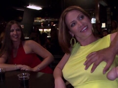 Grosser schwanz, Blasen, Cfnm, Schwanz, Hd, Interrassisch, Milf, Orgie