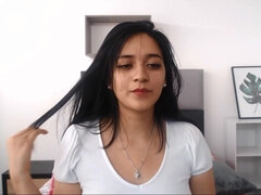 Gorgeous Latina teenage babe in hot cam show