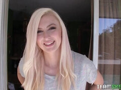 Blonde, Sucer une bite, Preservatif, Hard, Nue  à poil, Seins naturels, Rugueux, Voyeur