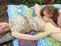 Amateur Lesbians Laney & Nichole: Outdoor Face-Sitting & Piss Play