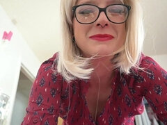 Enthousiasteling, Blond, Brillen, Vernedering, Rijpe lesbienne, Tatoeage