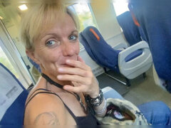 Enthousiasteling, Blond, Stel, Huisgemaakt, Rijpe lesbienne, Openbaar, Spaans, Trein