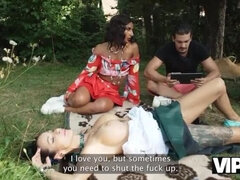 Gros clito, Gros seins, Brunette brune, Européenne, Mature, Mère que j'aimerais baiser, De plein air, Bizarre
