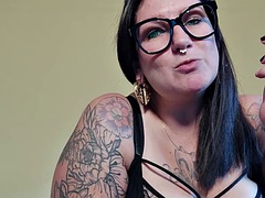 Amatoriale, Tette grandi, Brunetta, Dominazione femminile, Francese, Muscolo, Tatuaggi, Tette