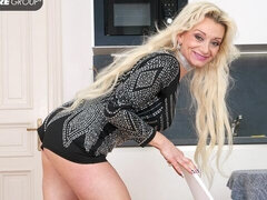 Amatéri, Veľké kozy, Blondína, Masturbácia, Dospelé, Milf  mčbp, Sólo, Stripping