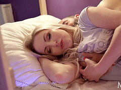 Barnepike, Kukk suging, Britisk, Latina, Moden, Milf, Mamma