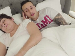 Stor svart kvinne, Store pupper, Kukk suging, Barmfager, Bestemor, Hårete, Milf, Fitte