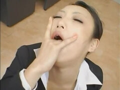 Spicy Japanese secretary Shizuka Kanno getting a cum blast on her face