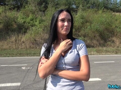 Amatőr, Kisbaba, Kebles, Kivillanó idomok, Csókolózás, Nyilvános, Nuni, Szoros