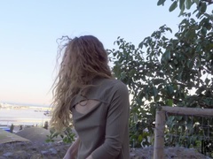 Sucer une bite, En levrette, Européenne, Faciale, Branlette thaïlandaise, Seins naturels, Pov, Nénés