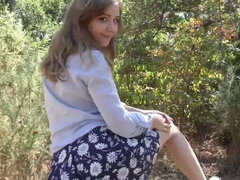 18 ans, Gode, Poilue, De plein air, Chatte, Adolescente, Jouets, Sous la jupe