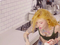 Mat, Petite, Tattovering