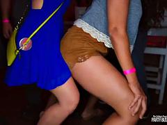 Grosser schwanz, Blondine, Braunhaarige, Masturbation