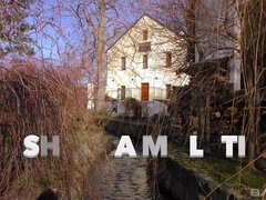 Brunetka, Bábika, Okuliare, Softcore