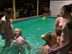 Amatéři, Kuřba, Holandské, Líbání, Orgie, Párty, Pornstars, Teenka