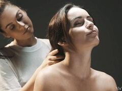 Grosser arsch, Küssen, Lingerie, Masturbation, Natürlichen titten, Muschi, Rasiert, Entkleiden
