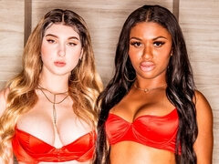Gros cul, Noire, Blonde, Sucer une bite, En levrette, 2 femmes 1 homme, Interracial, Mère que j'aimerais baiser