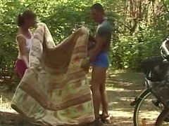 Pijpbeurt, Extreem, Hd, Rijpe lesbienne, Buiten, Roodharige vrouw, Hangende tieten, Lelijk