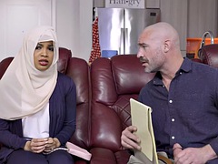 Arab teen in hijab sees psychiatrist for help