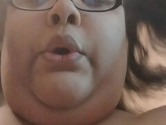 Iso kaunis nainen, Latinankieli, Roikkuvat tissit