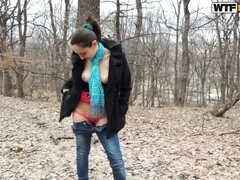 Brunetta, Lavoro di piedi, Tacchi, Masturbazione, All'aperto, Giochi