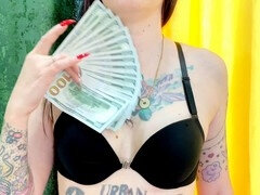 Weibliche domination, Lingerie, Geld, Tätowierung