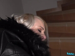 Blondynka, Obciąganie, Głebokie gardło, Pieniądze, Punkt widzenia, Publiczny, Ogolona, Pończochy